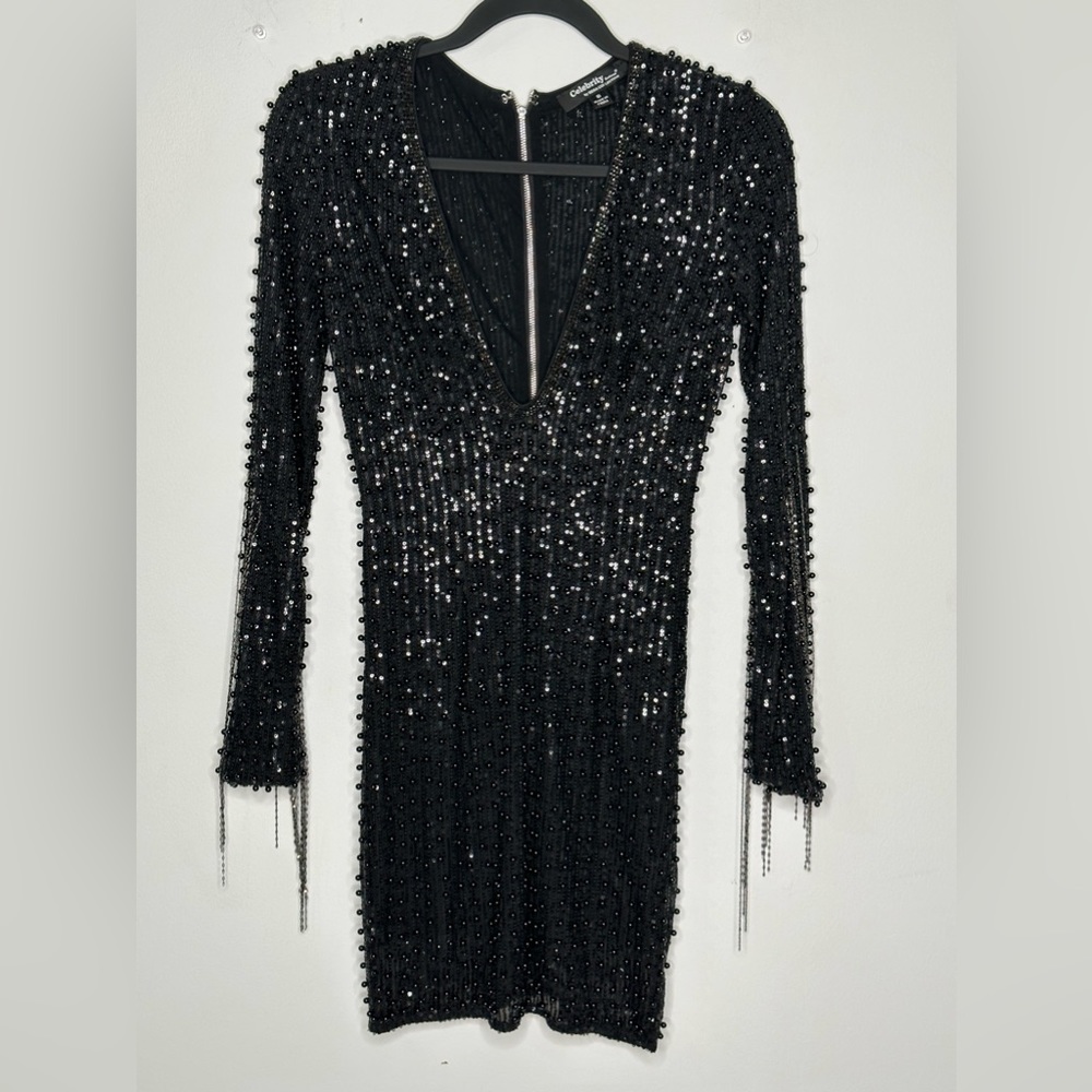 Black dress heavy full of sequins and pearls